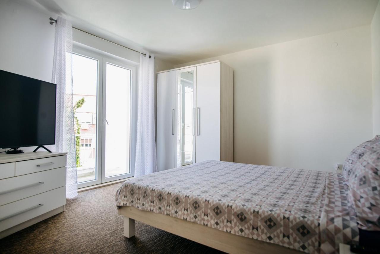 Sunnynest Apartment - 3Br Apt With Free Parking & Wi-Fi, Close To Lapad Bay Beach Дубровник Екстериор снимка